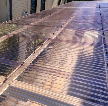 ポリカ波板張り替え　カーポート屋根　台風被害